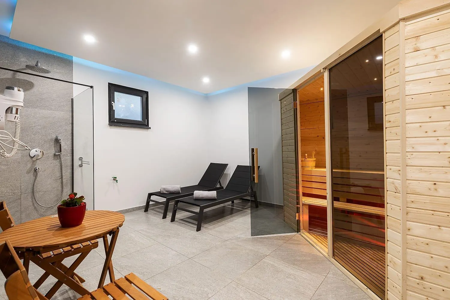 Villa Tiki In Medulin For 16 Person With Heated Pool & Spa Only 1 Km From The Beach Croatia