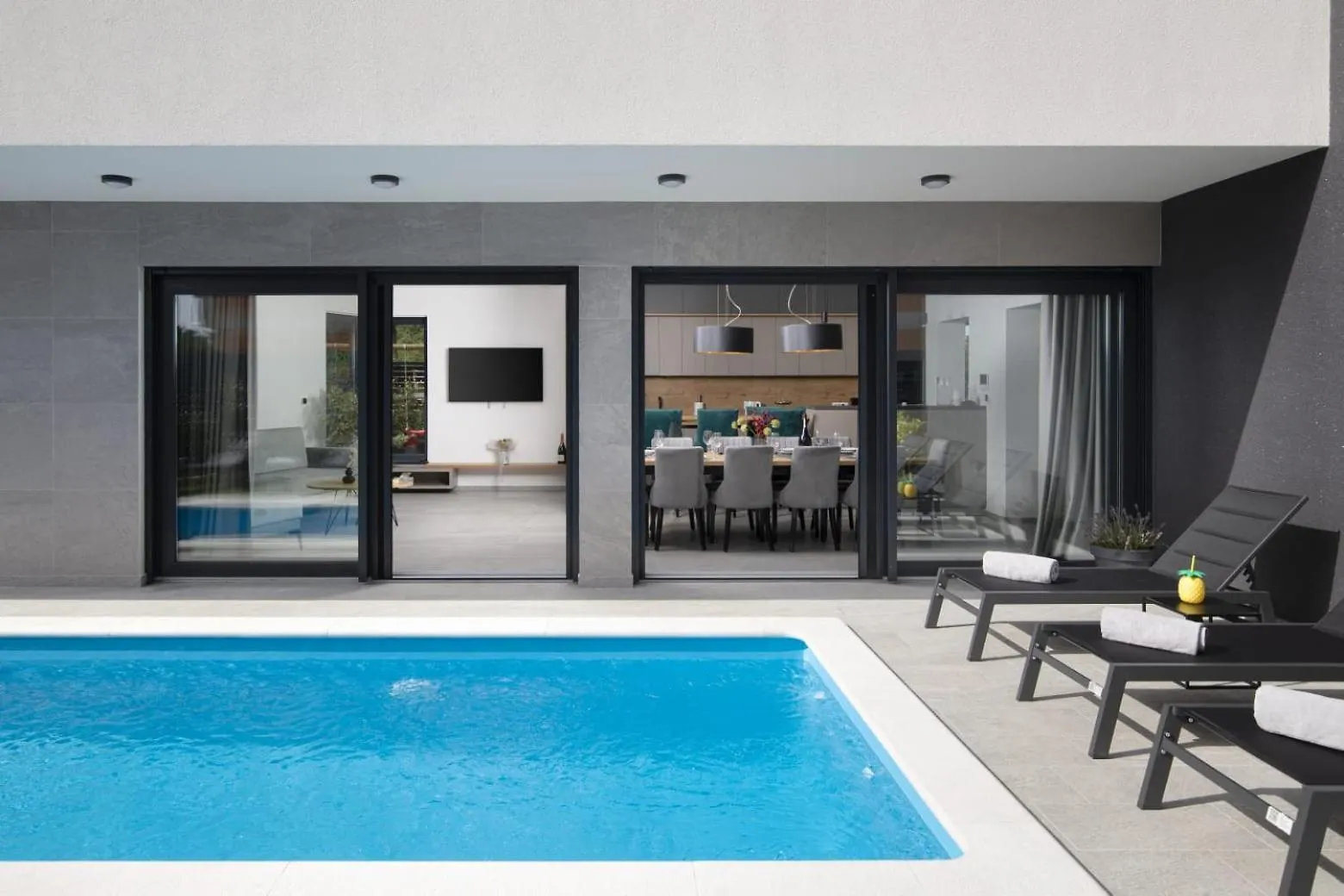 Villa Tiki In Medulin For 16 Person With Heated Pool & Spa Only 1 Km From The Beach
