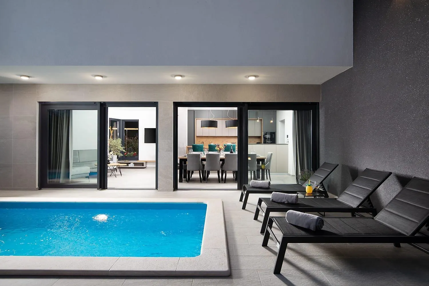 Villa Tiki In Medulin For 16 Person With Heated Pool & Spa Only 1 Km From The Beach Croatia